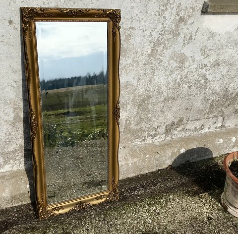 Mirror in wooden frame with facet cut glass
* 600kr