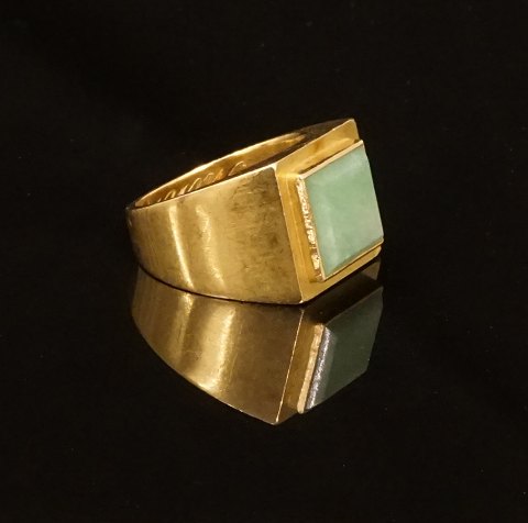 Frantz Hingelberg, Aarhus, Denmark: Ring of 18ct 
gold. Ringsize: 56-57