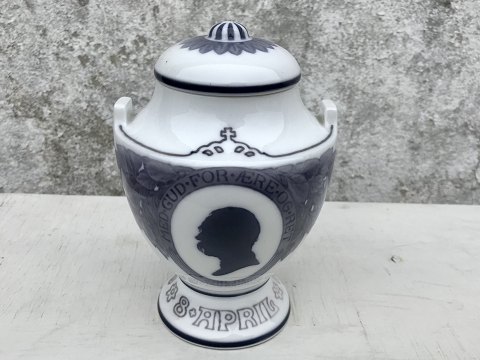 Royal Copenhagen
Vase
100 Jahre für Christen IX. Geburt
* 600kr