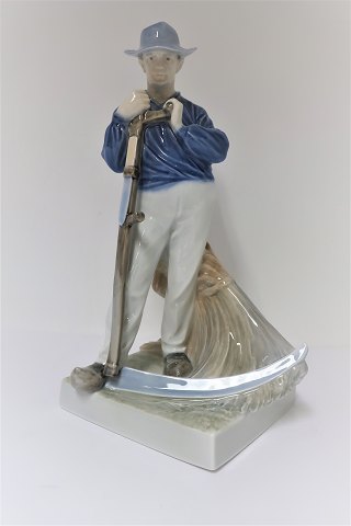 Royal Copenhagen. Harvest worker with a scythe. Model no. 685