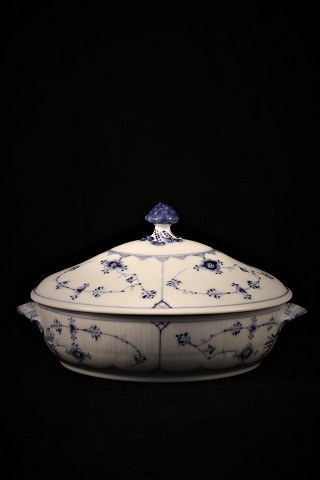 Blue Fluted lid dish, plain , from Royal Copenhagen.
28x19cm.
1/283.