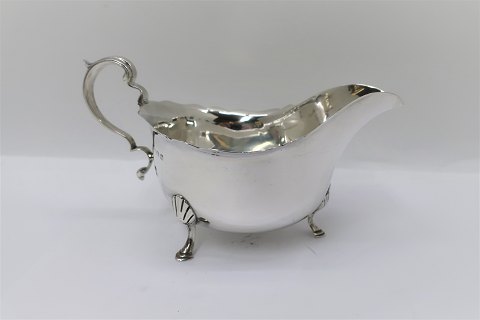 Englisch Kleines Sauciere in Sterling-Silber. Hergestellt in Birmingham 1930. 
Länge 15 cm.