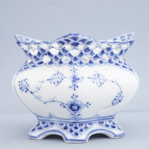 Royal Copenhagen, musselmalet helblonde; Sukkerskål af porcelæn #1113