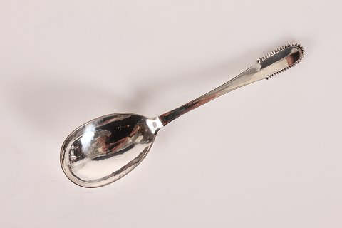 Georg Jensen
Kuglebestik
Serveringsske
L 15,5 cm