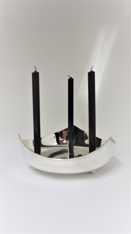 Michelsen. Sterling silver candlestick for 3 candles. Diameter 19 cm. Height 7 
cm. Design Eigil Jensen.