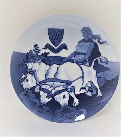 Royal Copenhagen. Commemorative plate # 54. Agricultural exhibition in 
Copenhagen. Produced 1905. Diameter 22.5 cm.