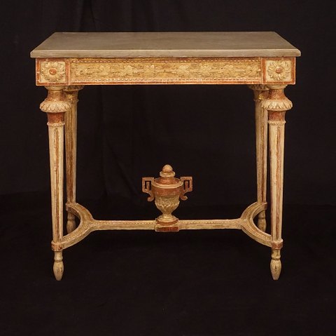 A gilt 18th century Gustavian console table with 
marble top. Sweden circa 1780. H: 81cm. Top: 
77x44cm