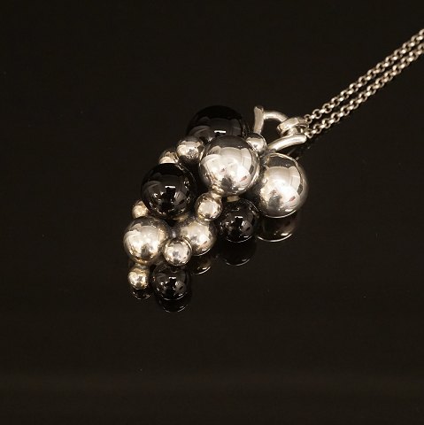 Georg Jensen: Moonlight Grapes Halskette, 
Sterlingsilber. L: 90cm