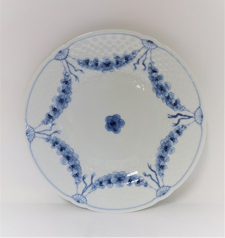 Bing & Grondahl. Empire. Dinner plate. Diameter 25 cm. (1 quality). There are 
six in stock. The price is per piece.