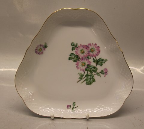 Chrysantemum Bing and Grondahl 040 Triangular dish 25 cm (354)
