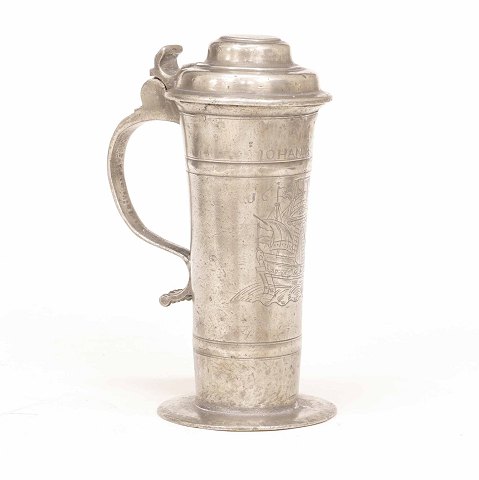 A 17th century Northgerman pewter cup dated 1657. 
Stamped. H: 23cm