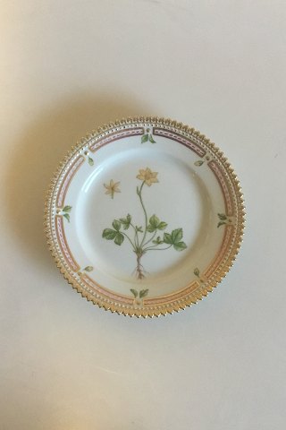 Royal Copenhagen Flora Danica Cake Plate No 20/3552