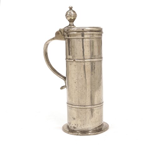 D. H. Tiedemann, Northgermany: A large pewter mug 
dated 1840
H: 32,5cm
