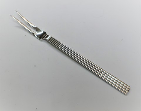 Georg Jensen. Bernadotte Silberbesteck. Sterling (925). Aufschnittgabel. Länge 
15 cm.