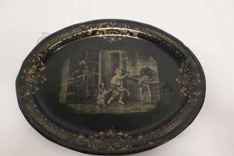 Tray made of metal
This tray is with a beautiful print which very good illustrates the daily life 
at that time
About 1900
L: 30cm B: 23,5cm
In a good condition, but with a few small marks at the border