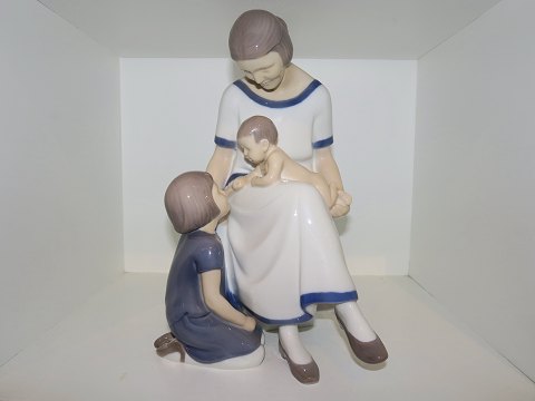 Sjælden Bing & Grøndahl figur
Mor med pige og baby