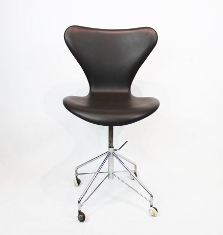 Syver kontorstol, model 3117, af Arne Jacobsen og Fritz Hansen fra 1950erne.
5000m2 udstilling.