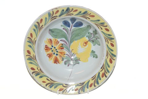 Antique Kellinghusen faience around dish, 19th century.