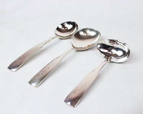 Smaller serving spoons and saucerin heritage silver no. 2 by Hans Hansen.
5000m2 showroom.