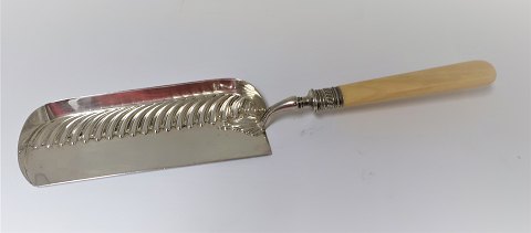 Crumb Sammler. England. Sterling (925). Produziert von Sheffield 1909. Firma 
G.H. Länge 34,5 cm.