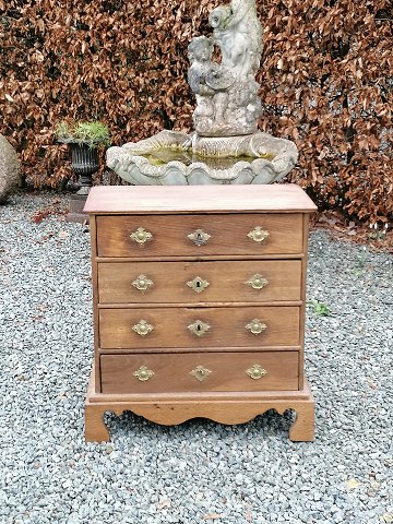 Small Danish oak chest of drawers approx. year 
1800
