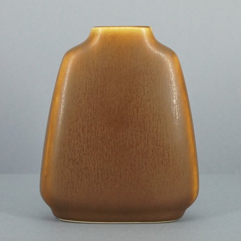 Palshus, Per Linnemann-Schmidt; A brown stoneware vase #402