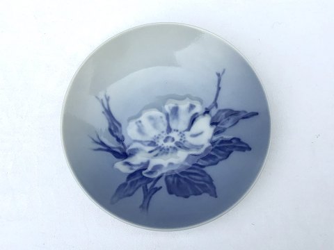 Royal Copenhagen
small dish with rose
# 3611
* 30kr