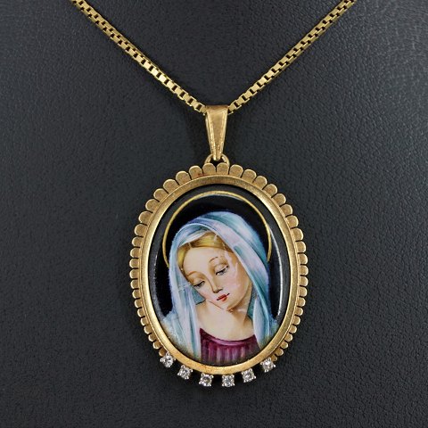 Necklace set with enamel and diamonds mounted in 18k gold