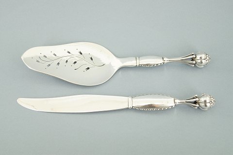 Georg Jensen; An early cake server set in massive hallmarked silver #38, 1927