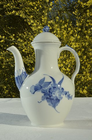 Royal Copenhagen Blue flower braided       Coffee pot 8034