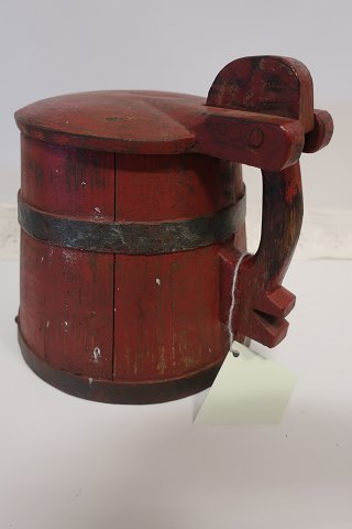 Antique beer jug made of wood, from Fyn (Northfyn) in Dänemark
With the bands og iron
From 1800-years
H: about 23,5cm
Diam: about 23 cm
In a very good condition