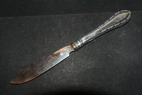 Fiske / Kagekniv Ny Perle Serie 5900, (Perlekant Cohr) Dansk sølvbestikFredericia sølvLængde 20,5 cm.SOLGT