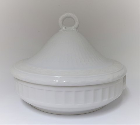 Royal Copenhagen. White fan. Vegetable dish. Diameter 20.5 cm. Height 14 cm. (2. 
quality).