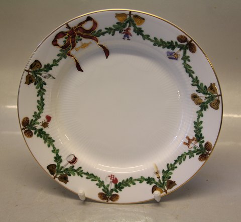 622 Plate 21 cm (1017456-2503622)  Star Fluted Christmas Royal Copenhagen 
