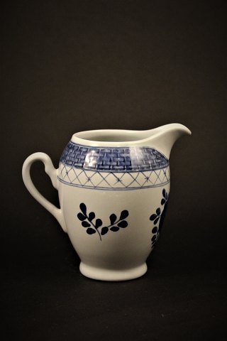 Royal Copenhagen - Aluminia Tranquebar / faience cream jug. 
H:9,5cm.