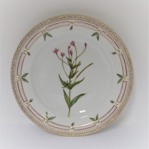 Royal Copenhagen, Flora Danica. Middags tallerken. Design #3549. Diameter 25 cm. 
(1 sortering). Epilobium pubescens Roth