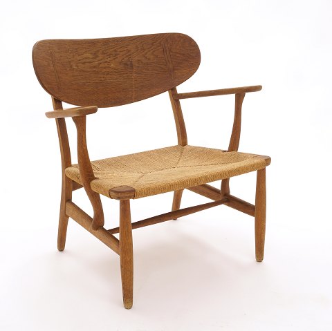 A very beautiful patinated oak armchair by Hans J 
Wegner CH22. Made by Carl Hansen & Søn, Denmark