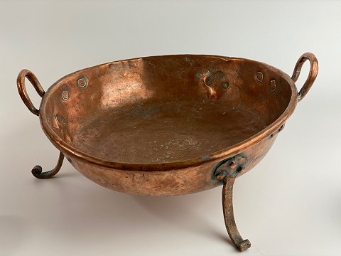 Antique copper dish on three legs, 19th century