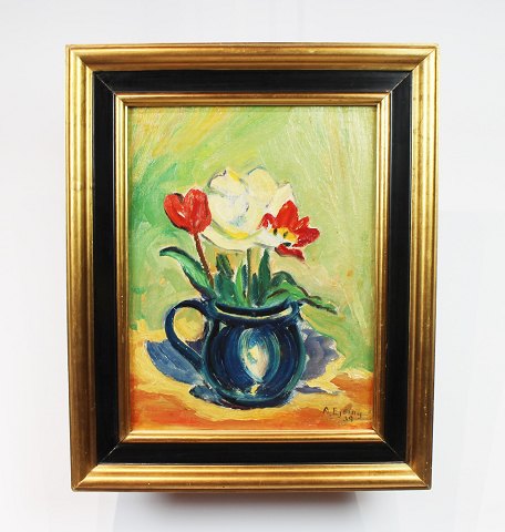 Oil painting with motif of a bouquet of flowers signed A. Ejsing in 1939.
5000m2 showroom.