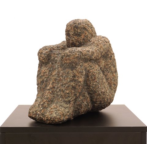 Otto P. skulptur af granit. Fremstillet af Otto 
Pedersen, Odense, 1902-95, og erhvervet direkte af 
kunstneren. Har således aldrig været i handlen. H: 
31cm. L: 35cm