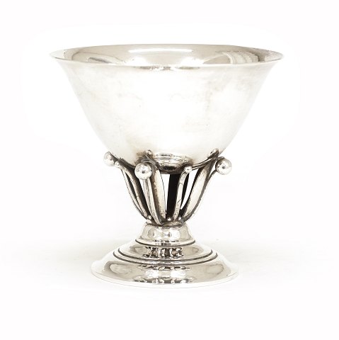 A Georg Jensen sterlingsilver tazza. #17A. H: 
10,6cm. W: 187gr