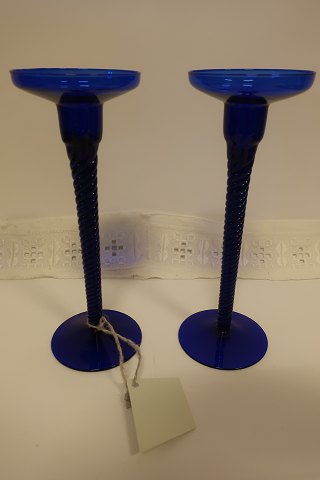 Candlesticks from Kastrup Glasværk / Holmegaard, Denmark
Cobalt-blue glass with a beautiful twisted stem
Model: Amager
Design: Jacob E. Bang 1955
H: 22cm
The price is for both together