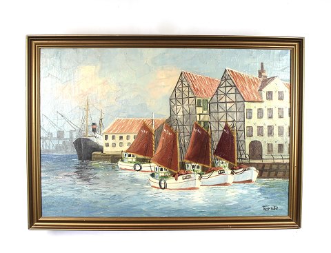 Oil painting with motif of ships and gilded frame signed Thornøe.
5000m2 showroom.