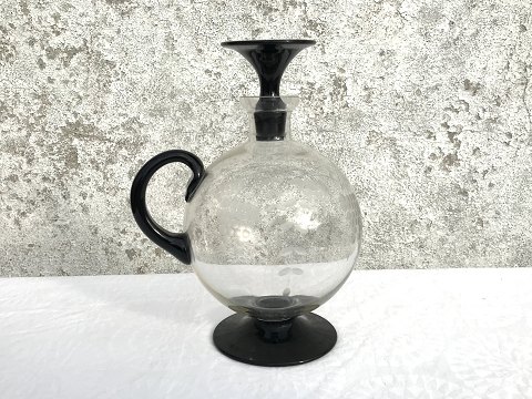 Lyngby Glas
Black foot jug
With grape clusters
* 250kr