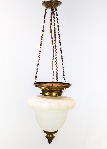 Antique pendant of white opaline glass with brass edge and suspension from 
around 1860.
5000m2 showroom.