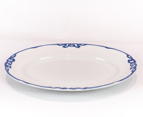 Ovale dish in Blue Olga.
5000m2 showroom.