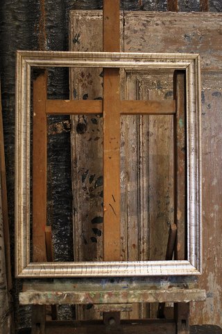 French 1800 century wooden frame with original old silver coating and a very 
fine patina.
Outer dimensions: 38x31,5cm.
SOLD !