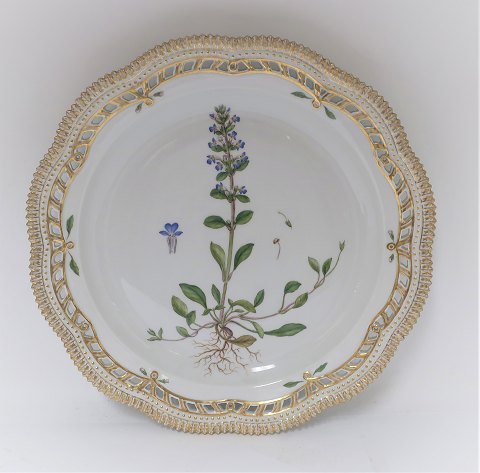 Royal Copenhagen. Flora Danica. Rundt serveringsfad med gennembrudt kant. Model 
# 3528. Diameter 33 cm. (1 sortering). Ajuga reptans L