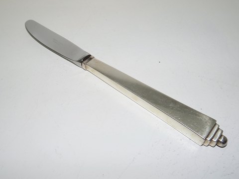 Georg Jensen Pyramid silver plate
Lunchron knife 20.6 cm.