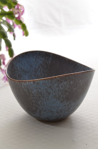 Gunnar Nylund for Rorstrand
nice deep bowl in glazed stoneware
Beautiful glaze in blue on black and brown 
1950s
Stamped first quality